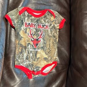 🦌 Baby Buck Camo Realtree Onesie 🦌 3-6moths